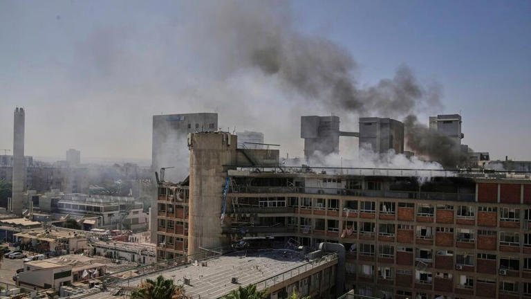 Kantor Microsoft di Israel Terbakar