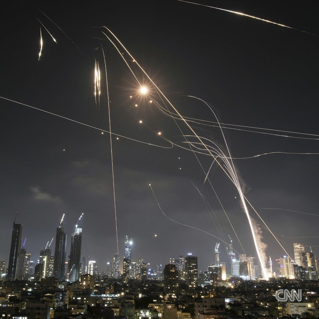 Iran Luncurkan Serangan Balasan, Israel Jadi Sasaran Ratusan Rudal