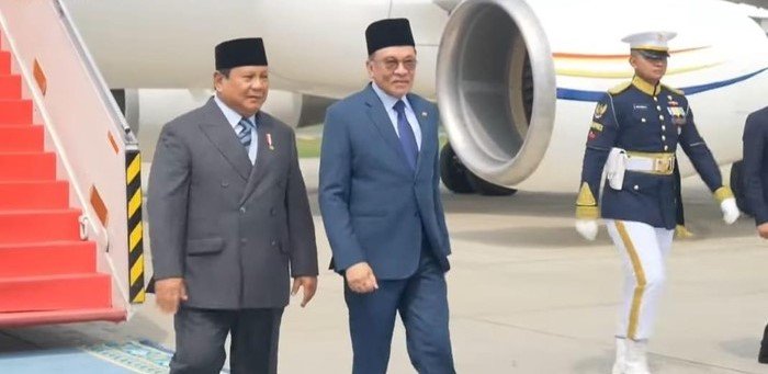 PM Anwar Ibrahim disambut Prabowo di Bandara Halim Jakarta