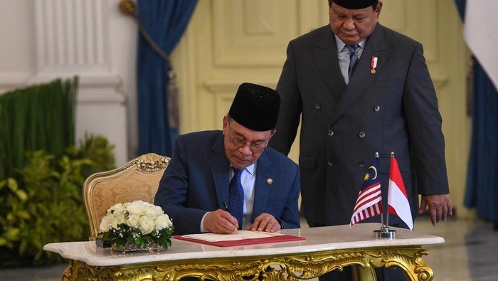 Penandatanganan Kesepakatan pengembangan Blok Ambalat di perbatasan Indonesia-Malaysia dengan potensi migas