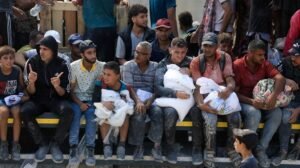 Krisis kemanusiaan di Gaza kian parah. Dokter terpaksa bertugas berjam-jam tanpa makan akibat blokade yang dilakukan Israel.