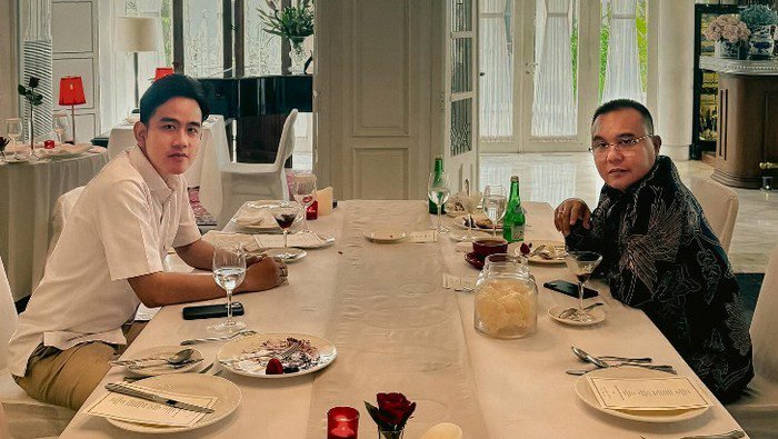 Makan siang Gibran dan Dasco jadi simbol harmonisasi eksekutif-legislatif, tunjukkan soliditas di tengah dinamika politik.