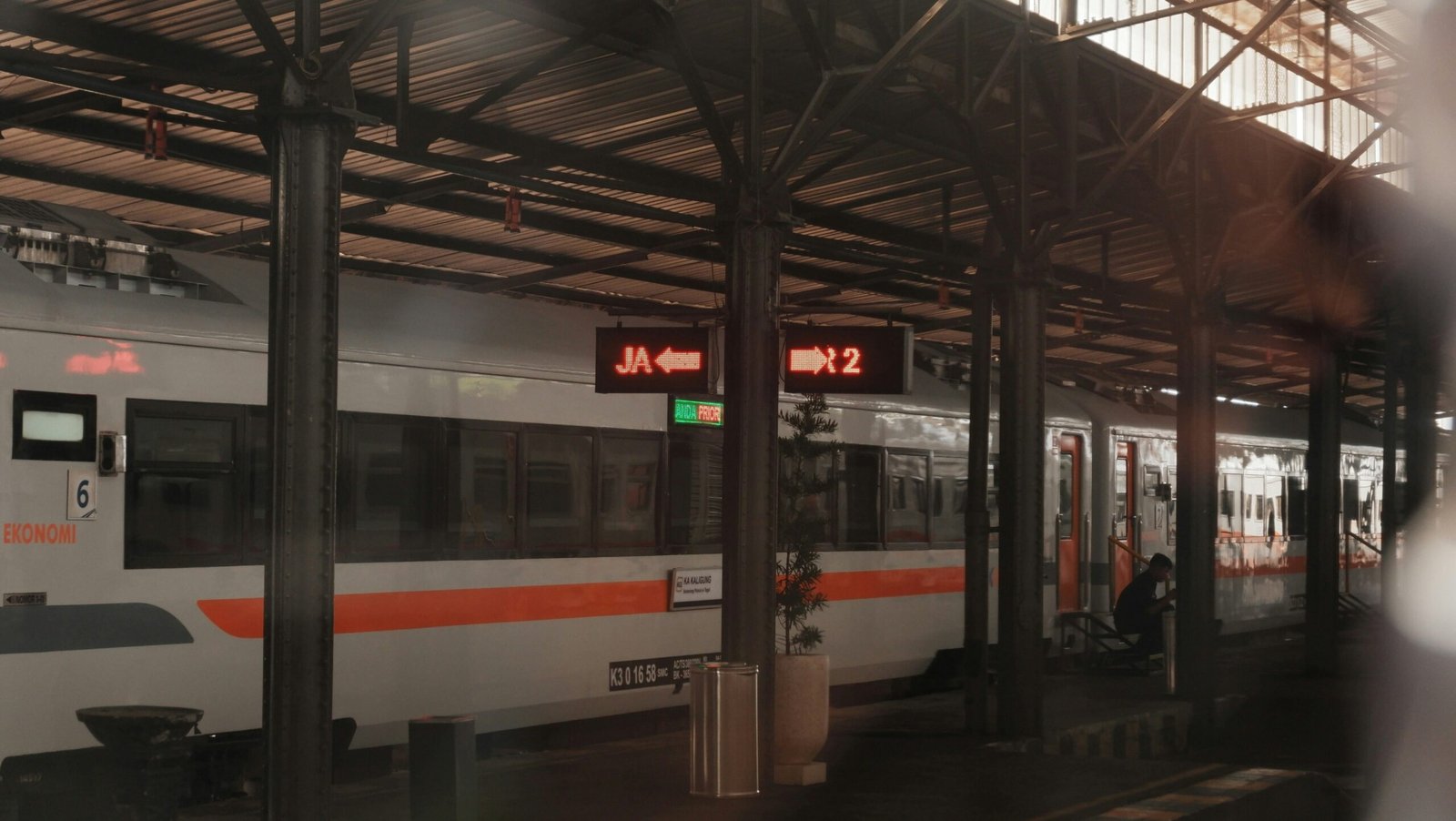 Gerbong Khusus Merokok di KAI, Solusi atau Ancaman?