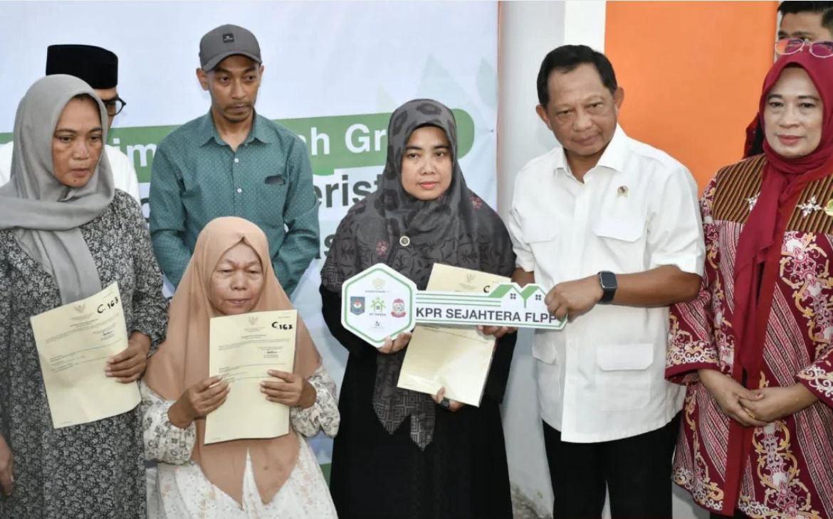 Korban Unjuk Rasa di Makassar Terima Bantuan dari Pemerintah