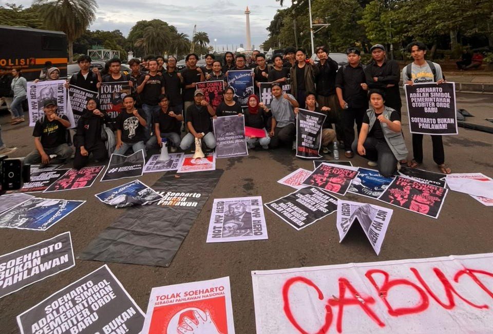 ACMI Tuntut Gelar Pahlawan Soeharto-Sarwo Edhie Dicabut