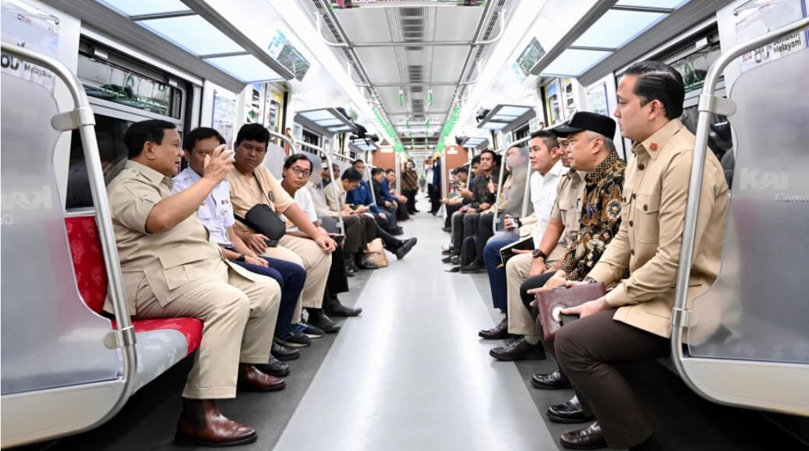 Penumpang KRL Padat, Prabowo Imbau Gerbong Ditambah