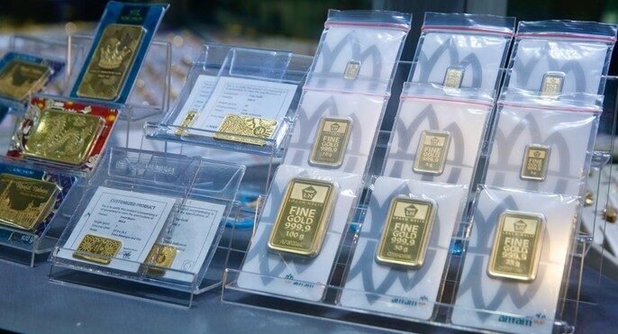 Harga Emas Antam Ambruk, Investor dan Konsumen Tercengang