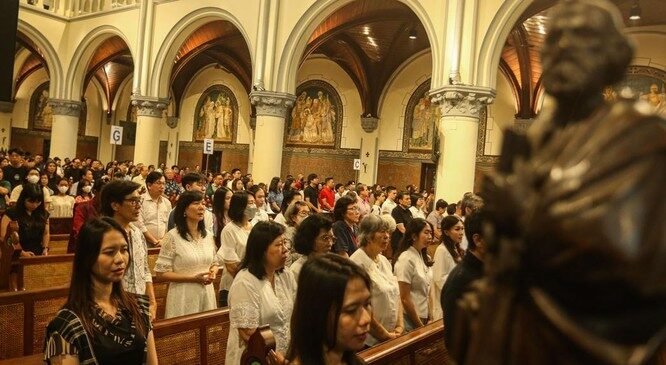 Tinjau Gereja Katedral, Menko Polkam Pastikan Perayaan Natal Berjalan Aman