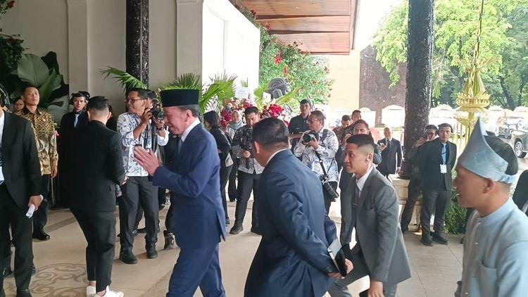 Momen Prabowo Berbincang dengan Jokowi di Pernikahan Agung Surahman