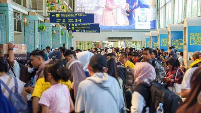 52 Ribu Penumpang Kereta Tiba di Jakarta Saat Arus Balik