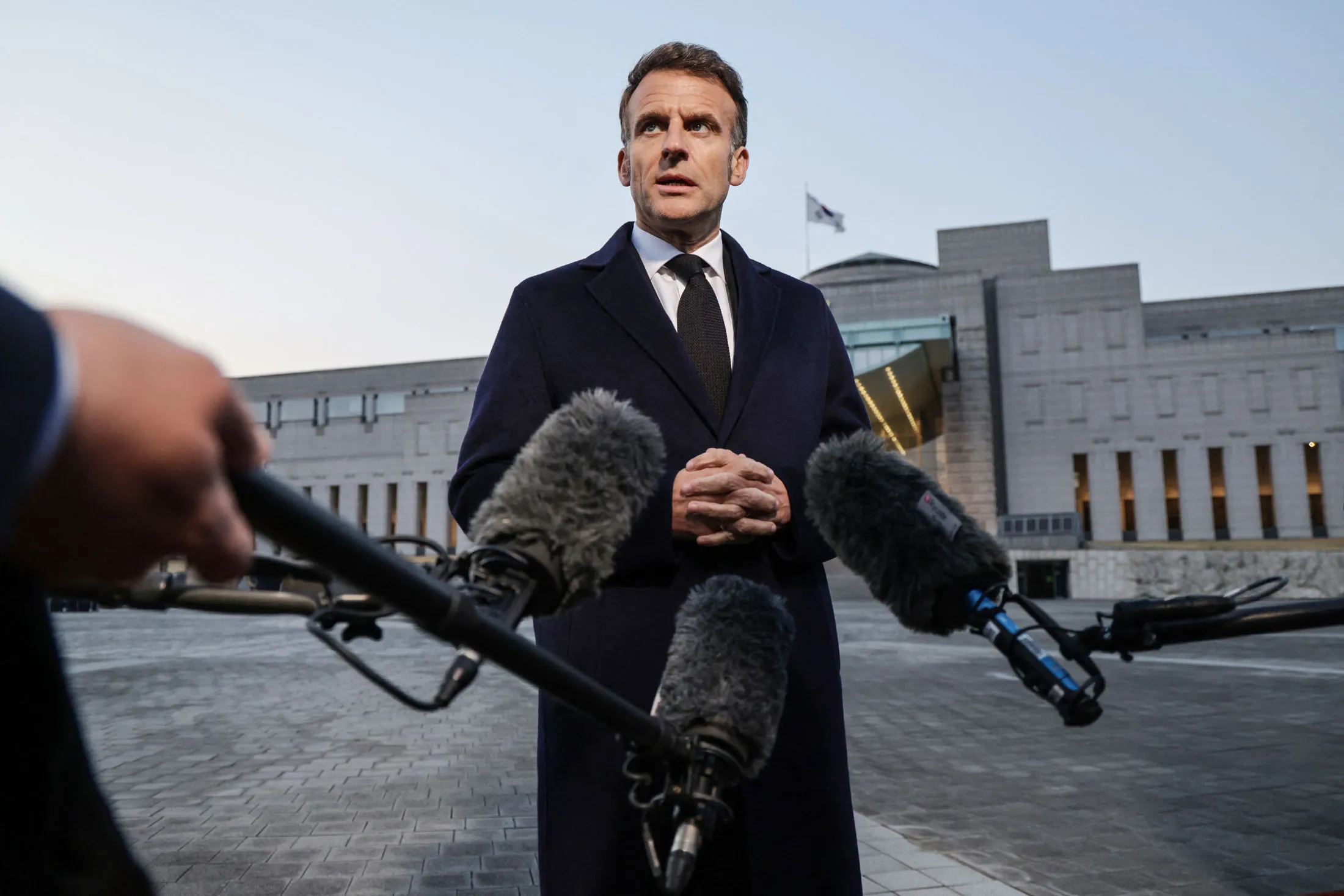 Macron Serukan Pembentukan Poros Mandiri Tanpa Ketergantungan pada AS