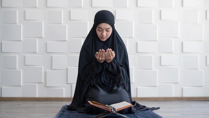 Sholat Istikharah: Tata Cara, Niat, dan Doa Lengkap